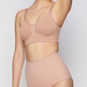 Skims sculpting bra mica